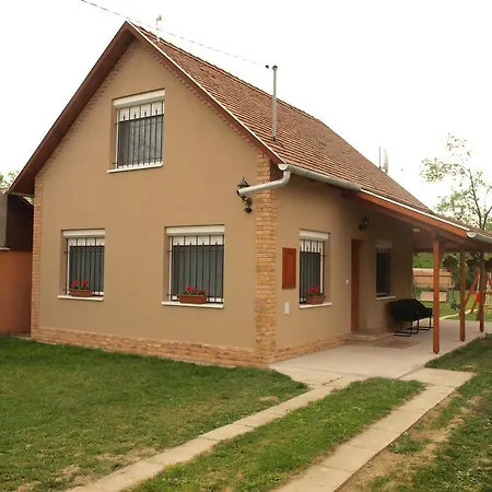Kevikincses Vendeghaz Villa Turkeve Exterior photo