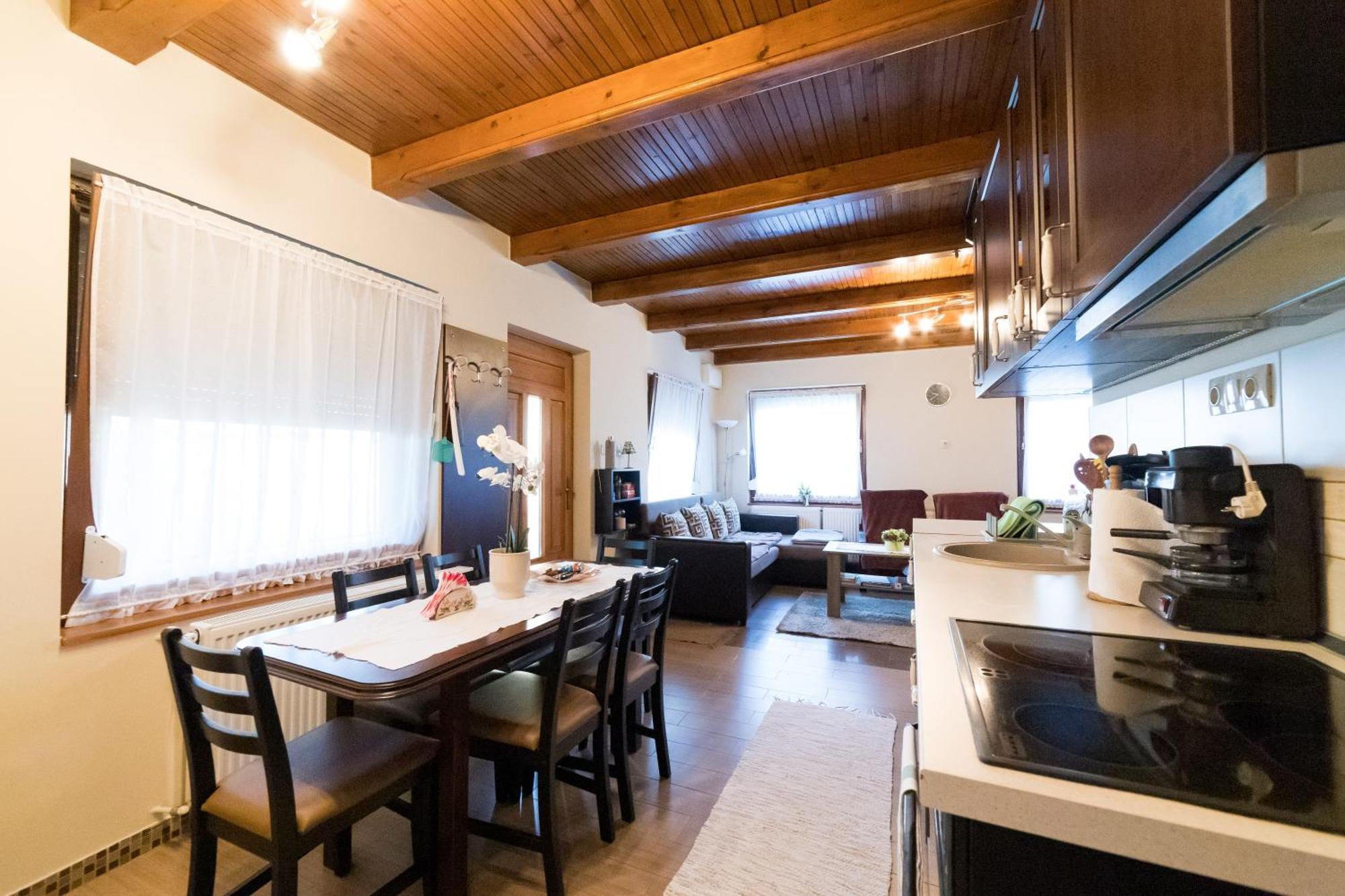 Kevikincses Vendeghaz Holiday home Turkeve